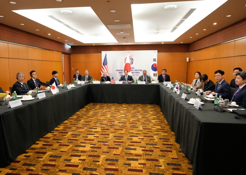 会談する日米韓3カ国の外相
