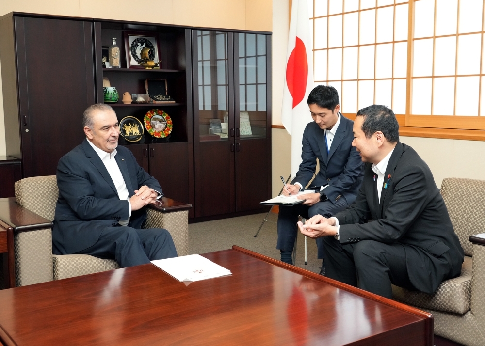 シュライデ大使と意見交換する藤井副大臣