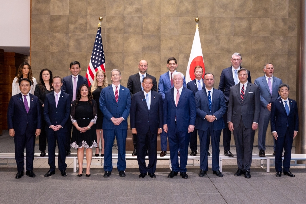 石破総理大臣と米国大統領代表団との集合写真