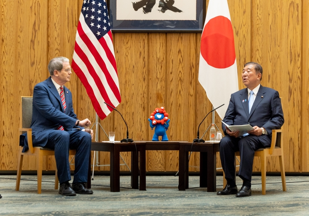 石破総理大臣と米国大統領代表団との意見交換の様子