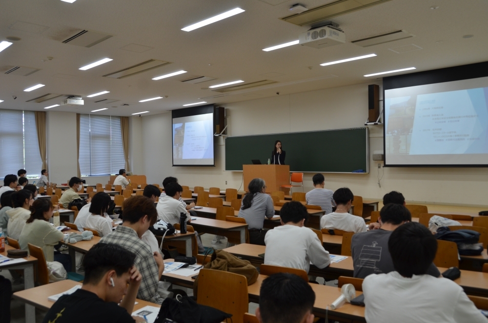 外交講座が開催された神戸学院大学の学生さんの様子