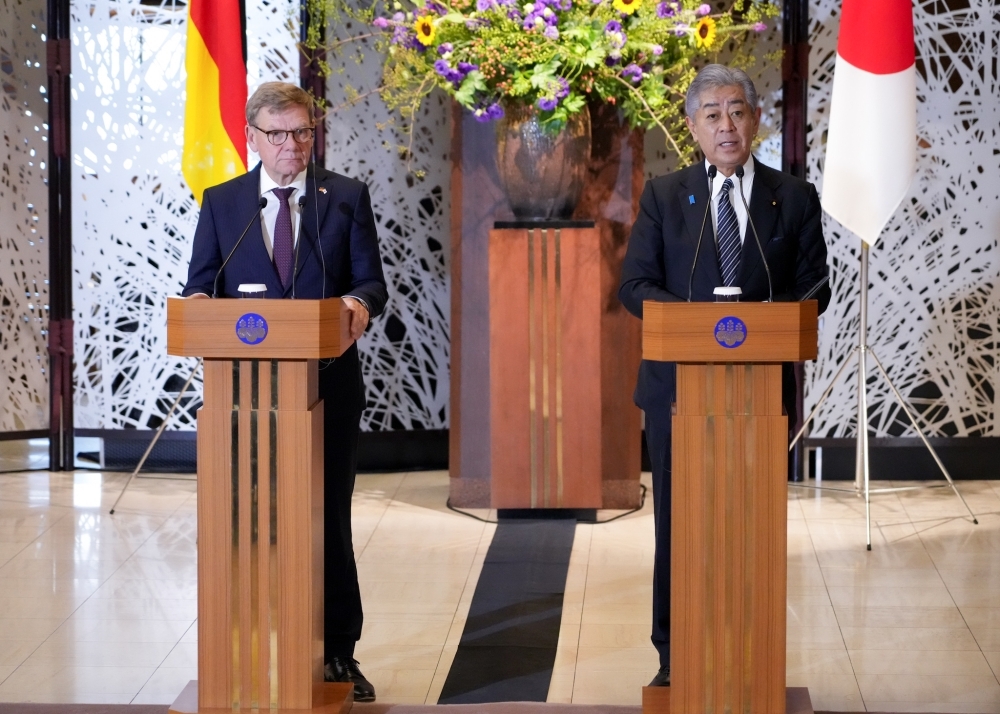岩屋外務大臣とヴァーデフール外相による共同記者発表