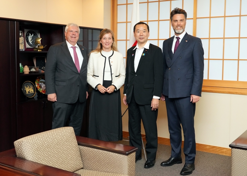 藤井外務副大臣とハルト・ドイツ連邦議会議員一行との記念写真