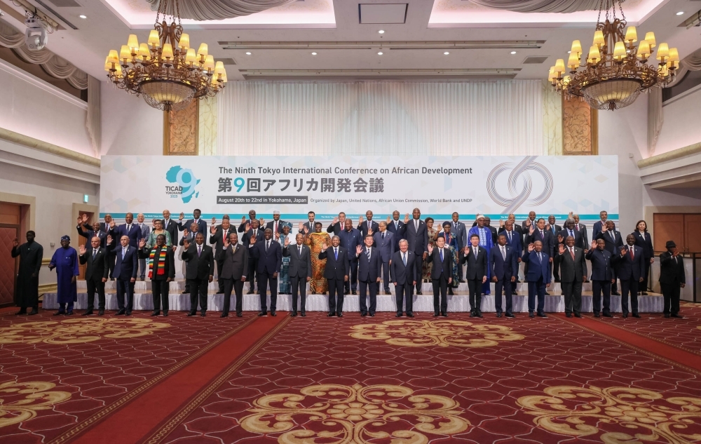 石破総理大臣を中心に参加各国首脳らによる集合写真