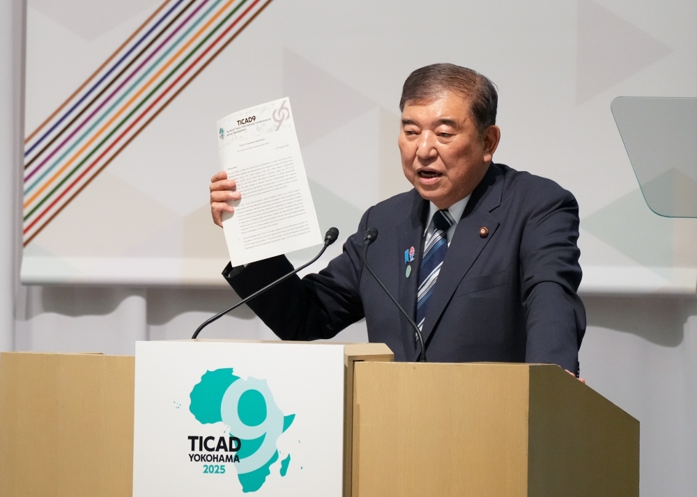 横浜宣言を読み上げる石破総理大臣