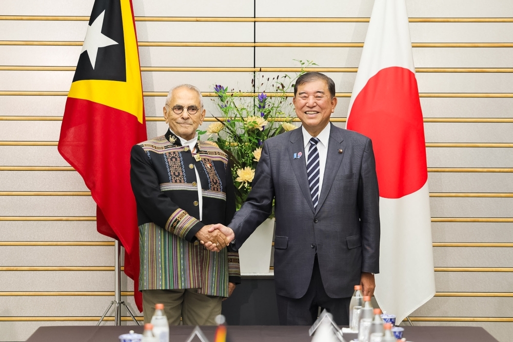 笑顔で握手する石破総理大臣とラモス=ホルタ大統領