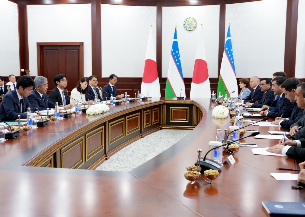 日・ウズベキスタン外相戦略対話の様子