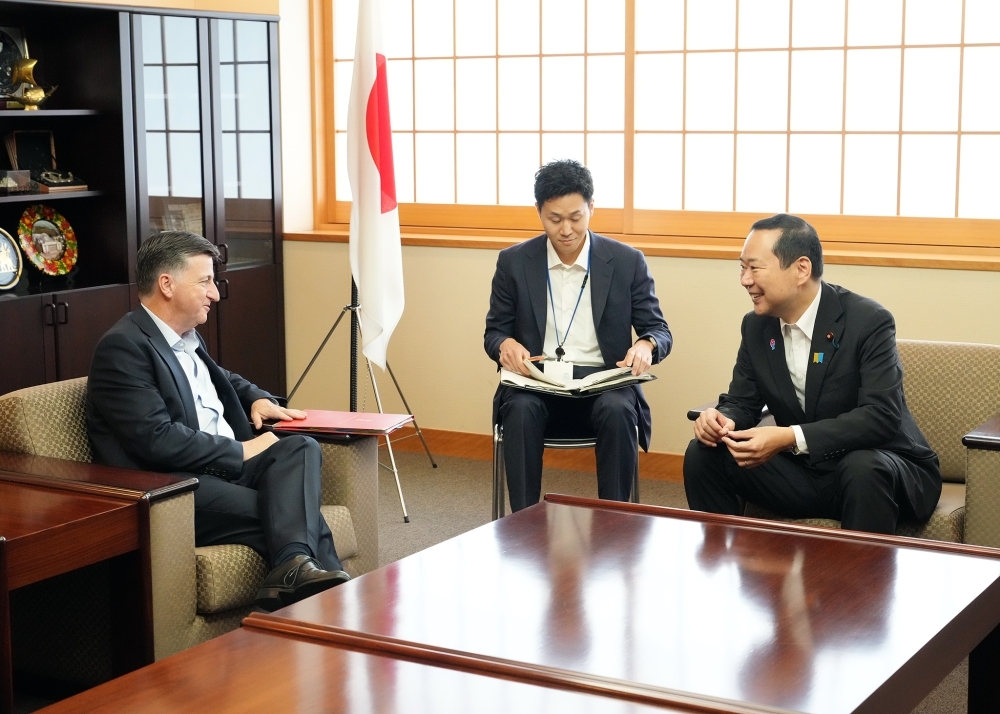 藤井副大臣とアレクサンダー閣外大臣の会談の様子
