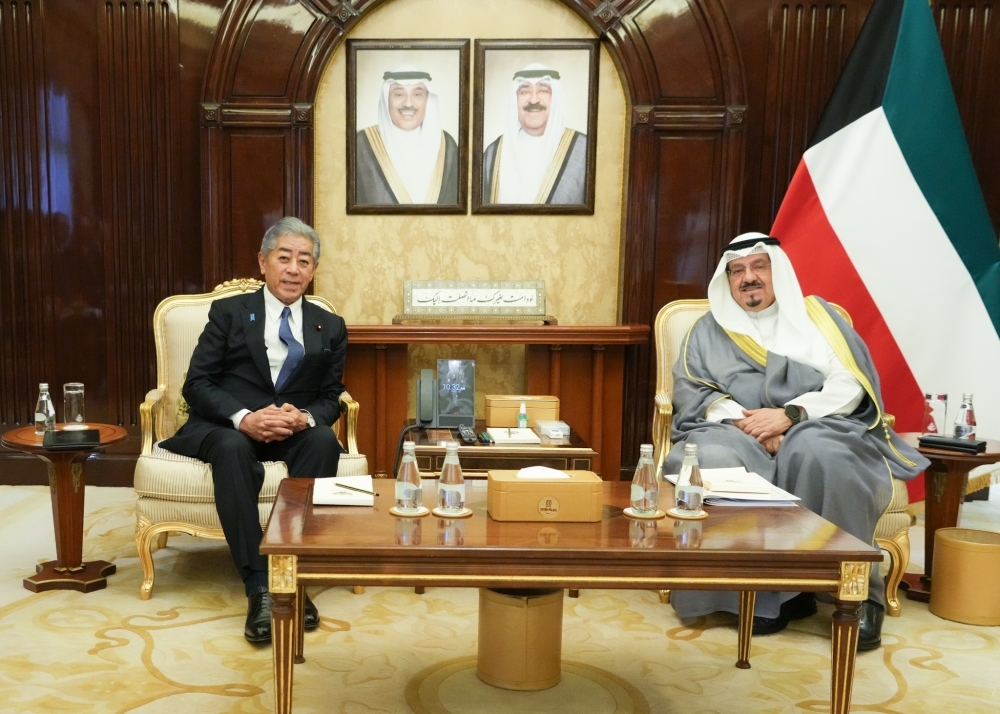 岩屋外務大臣とアフマド・アブドゥッラー・クウェート国首相の意見交換をする様子