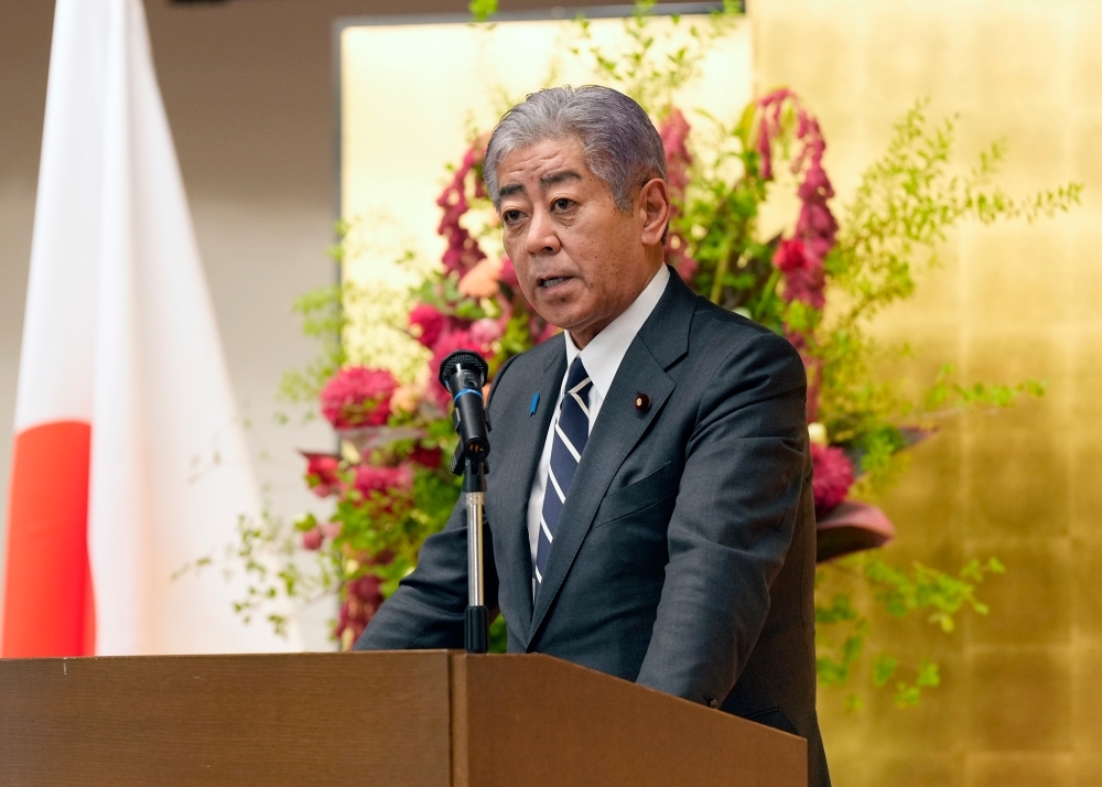 挨拶を行う岩屋外務大臣