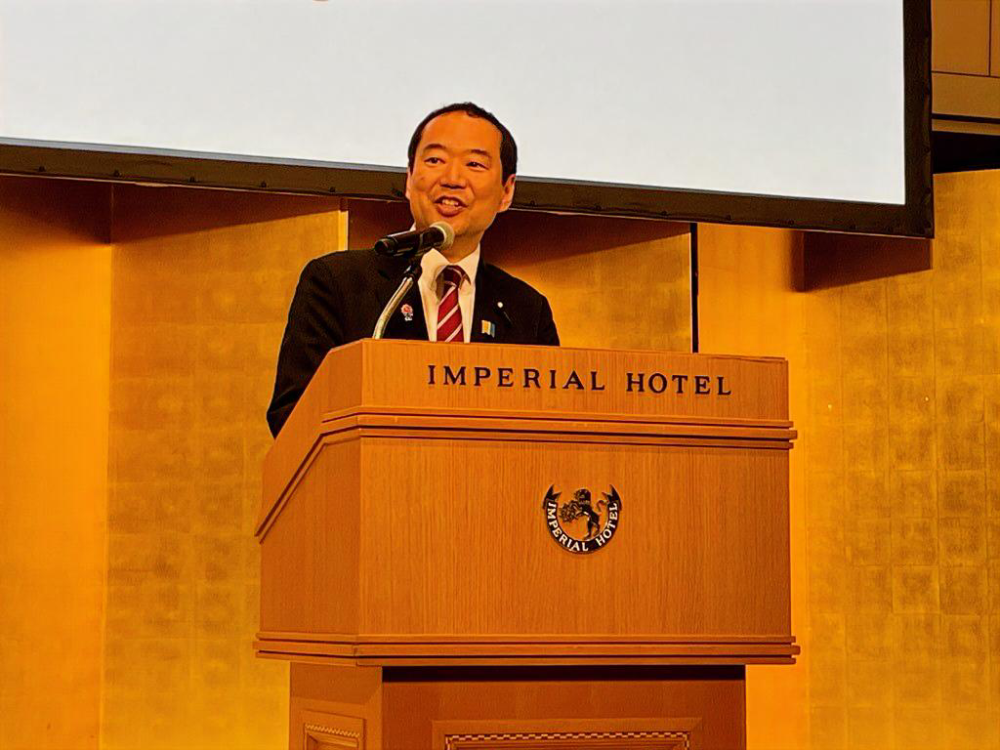 挨拶を行う藤井外務副大臣