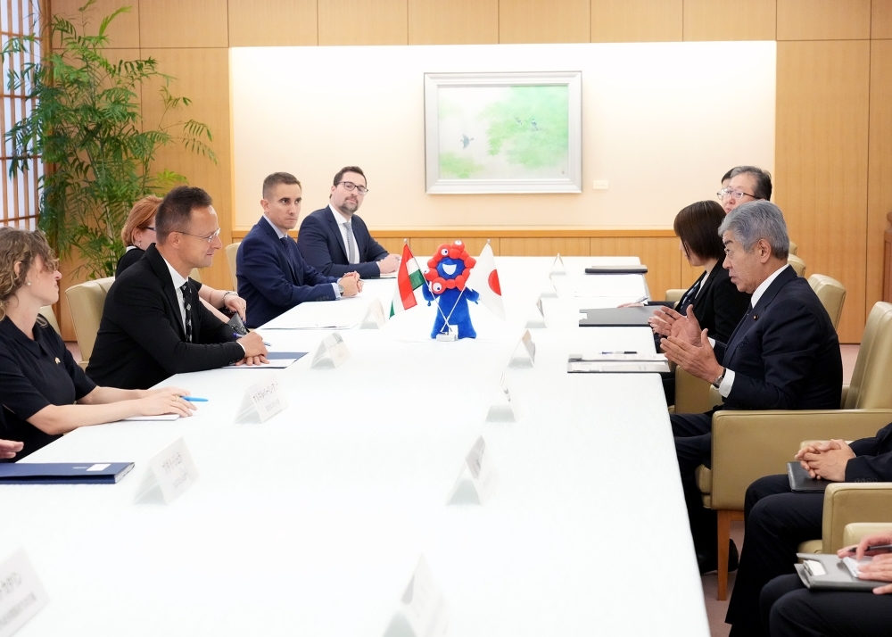 岩屋外務大臣とシーヤールトー外務貿易大臣の会談の様子