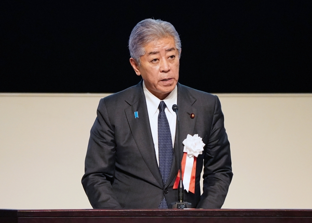 挨拶する岩屋外務大臣