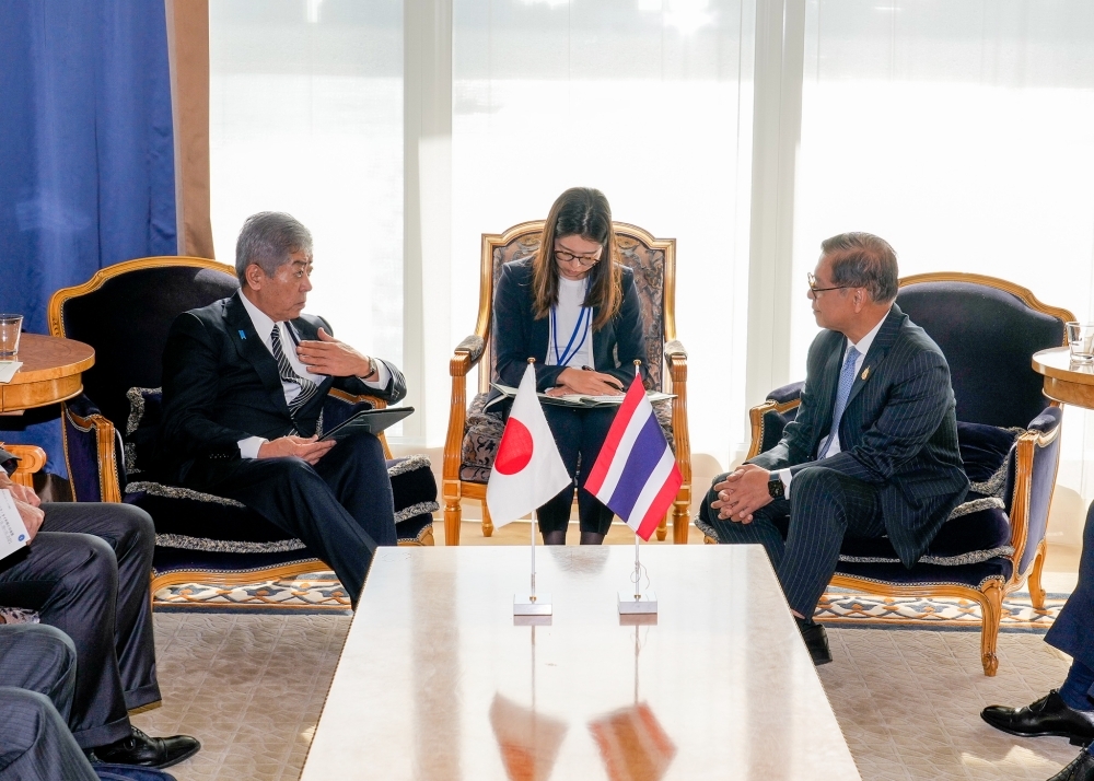岩屋外務大臣とシーハサック大臣の会談の様子