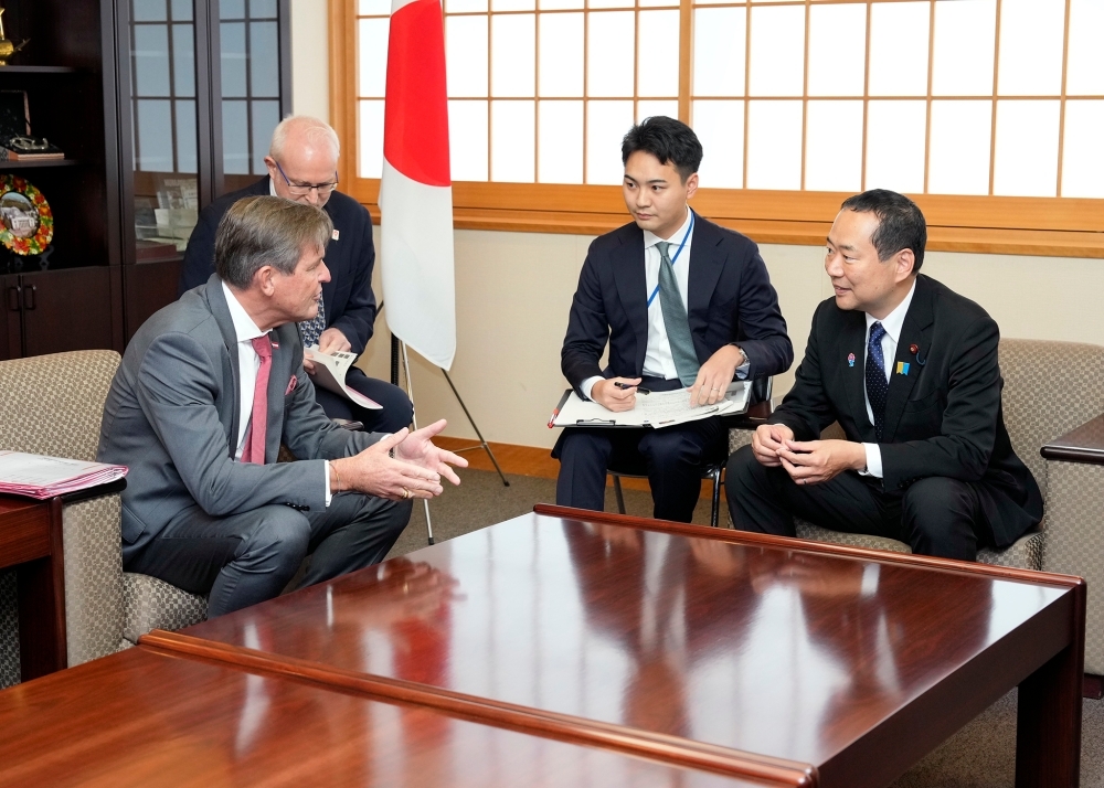 藤井外務副大臣とハンケ大臣の会談の様子