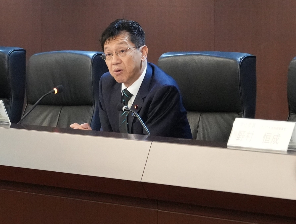 挨拶を行う松本外務大臣政務官