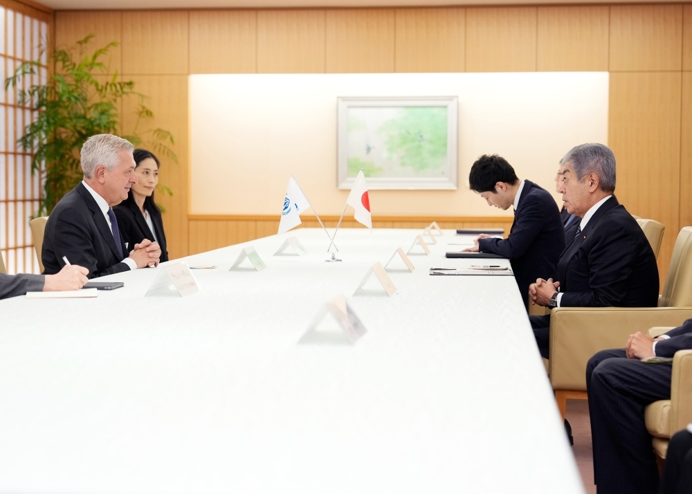 岩屋外務大臣とグランディ国連難民高等弁務官の会談の様子