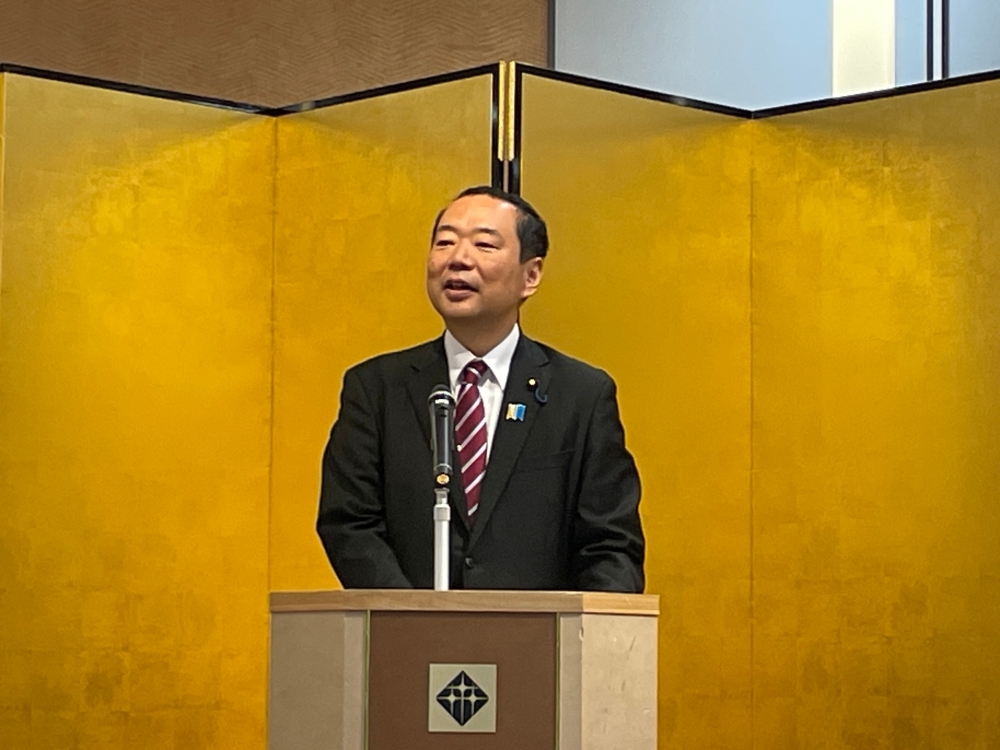 挨拶を行う藤井副大臣