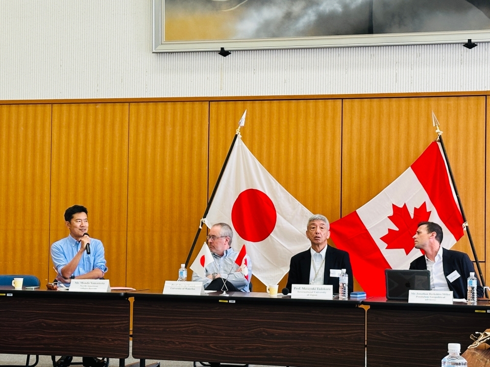 議論する参加者たち