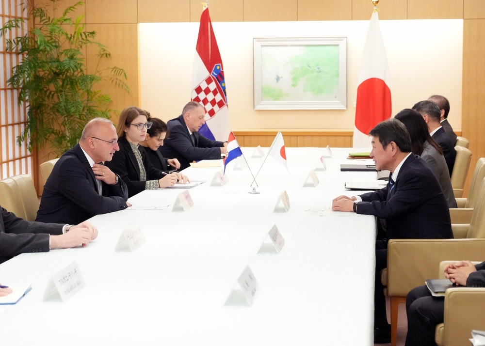茂木外務大臣とグルリッチ=ラドマン外相の会談の様子
