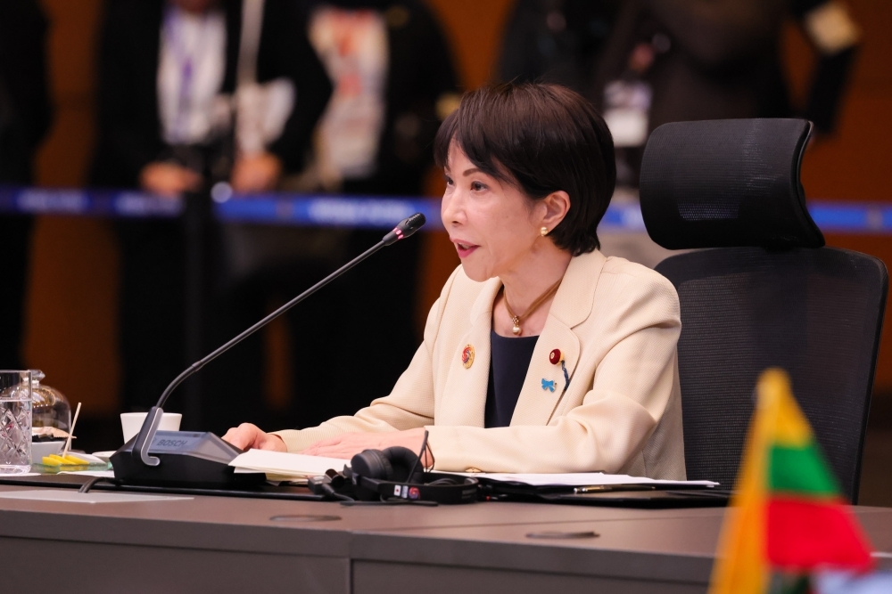 日・ASEAN首脳会議で発言する高市総理大臣