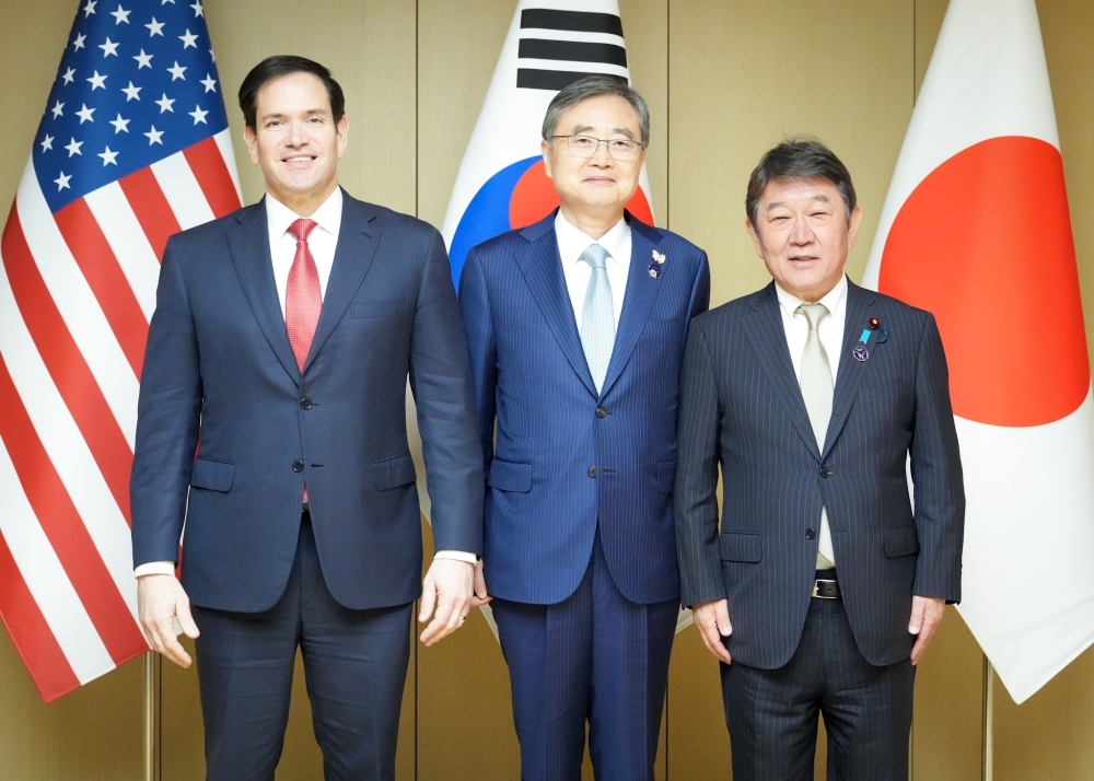 日米韓外相の集合写真