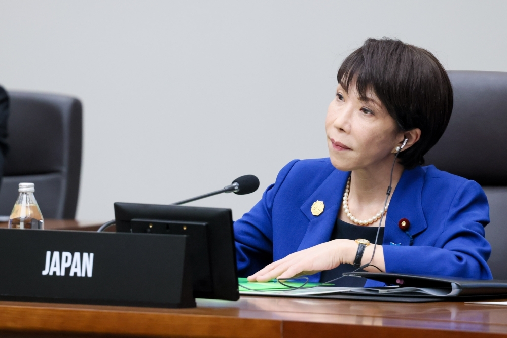 会議に臨む高市総理