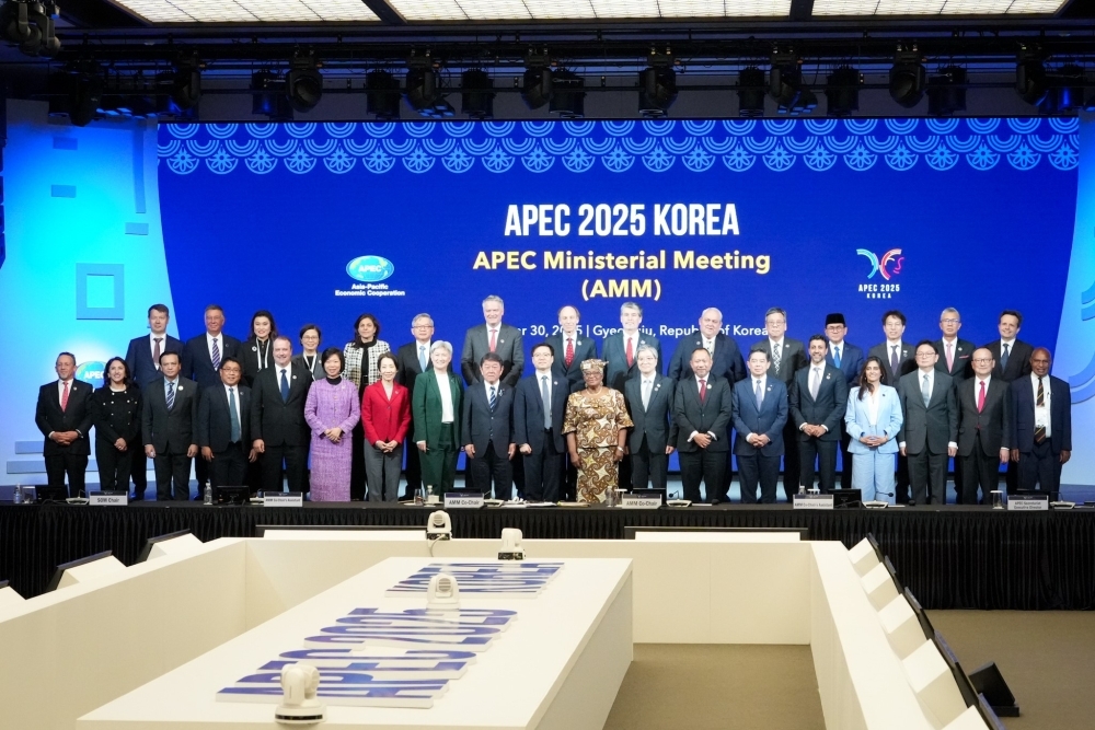 APEC閣僚会議参加者の集合写真