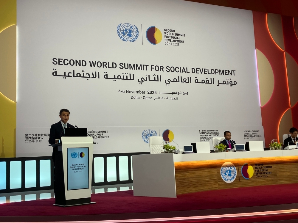 スピーチを行う大場雄一外務省国際協力局審議官・国際保健外交担当大使の様子