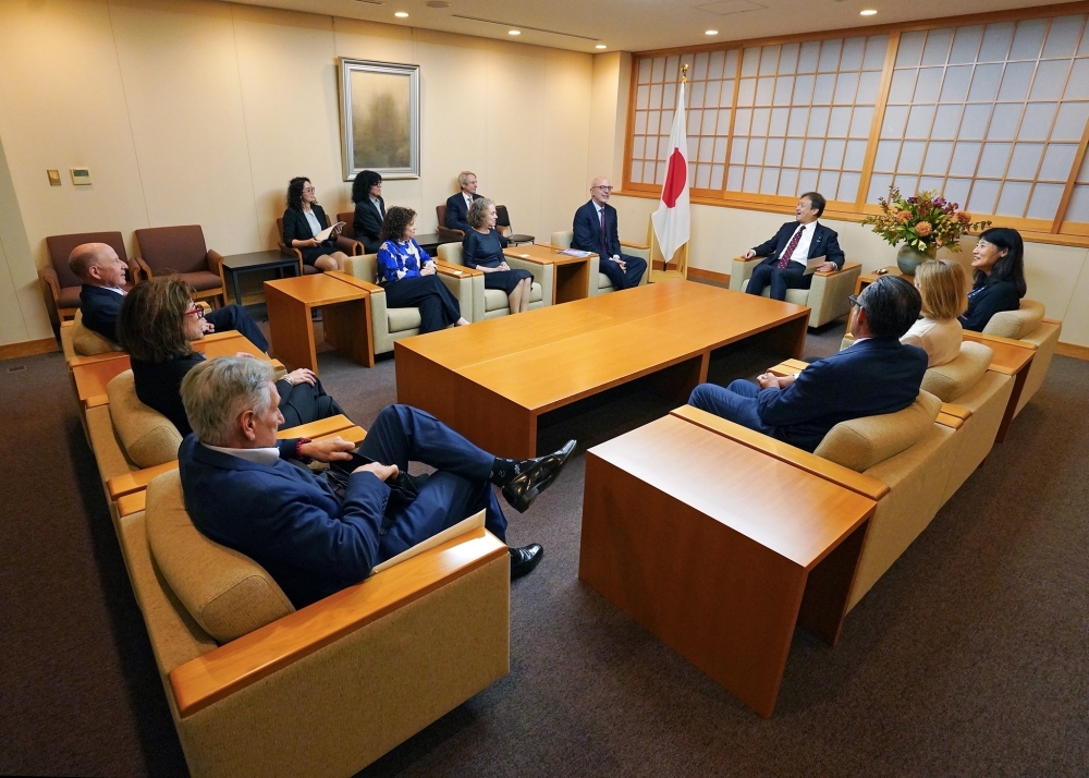 AJC一行の表敬を受ける堀井副大臣