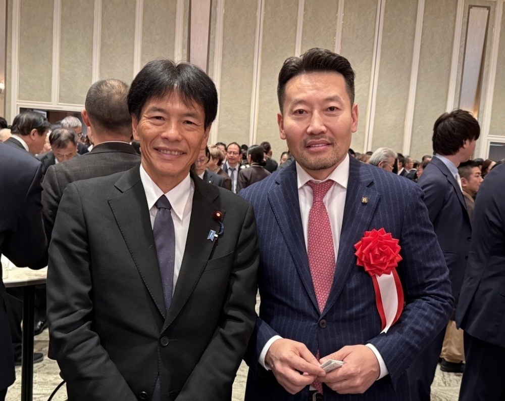 島田外務大臣政務官（左）とガンホヤグ・モンゴル副首相（右）