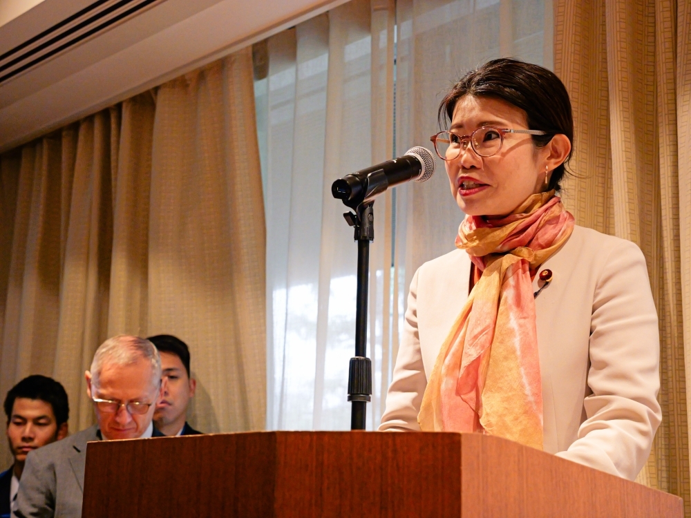 挨拶を行う国光副大臣の様子