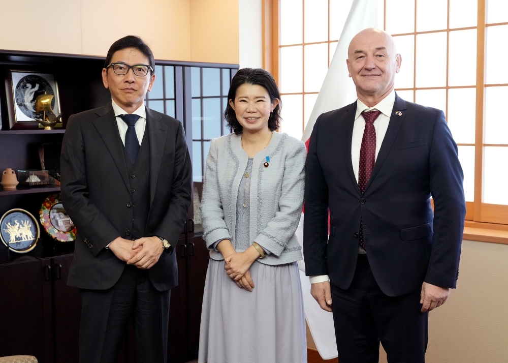 国光副大臣とゼコ大使及び池田名誉領事