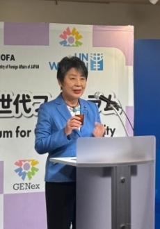 挨拶を行う上川議員