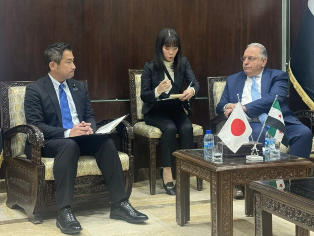 バルニーヤ財務大臣との会談する大西外務大臣政務官