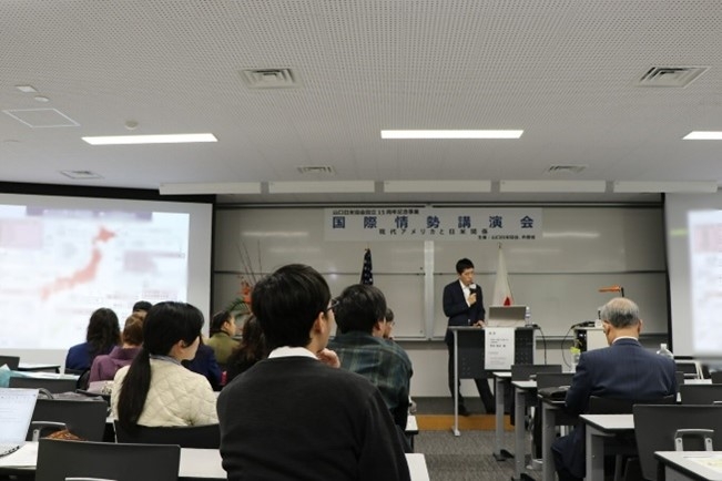 山口県立大学において、国際情勢講演会を開催した様子