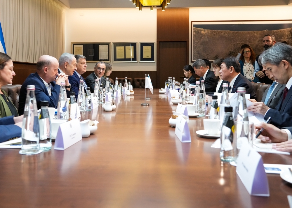 意見交換をする茂木外務大臣とネタニヤフ・イスラエル首相