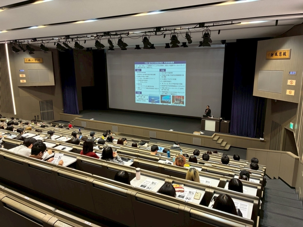 外交講座が開催された愛知学院大学内での、学生さんの様子