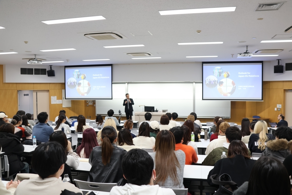 南山大学外国語学部での外交講座の様子