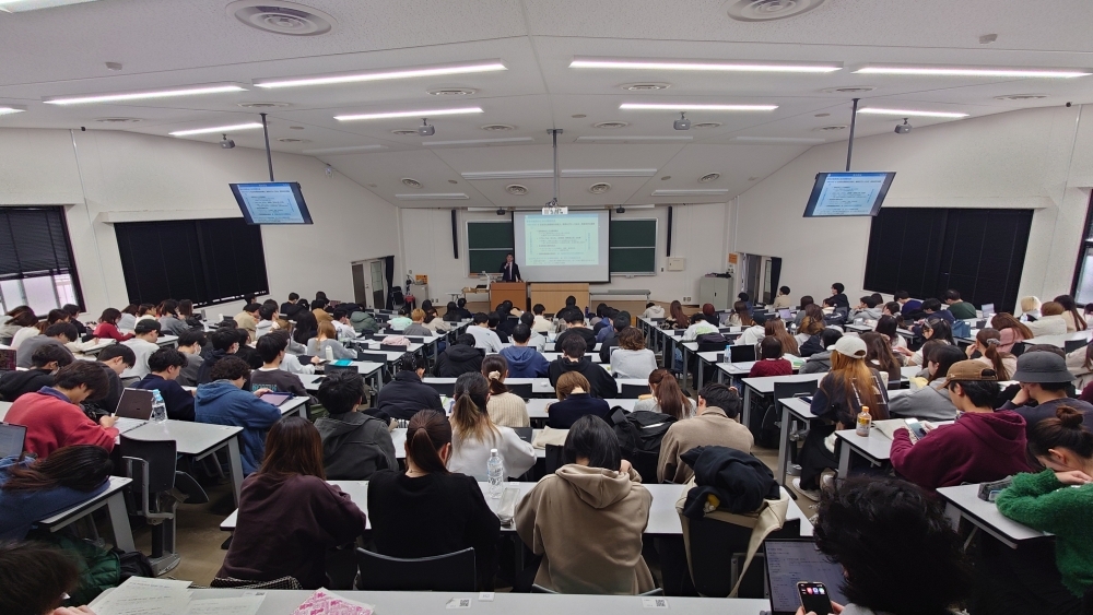 外交講座が開催されている熊本大学の学生さんの様子