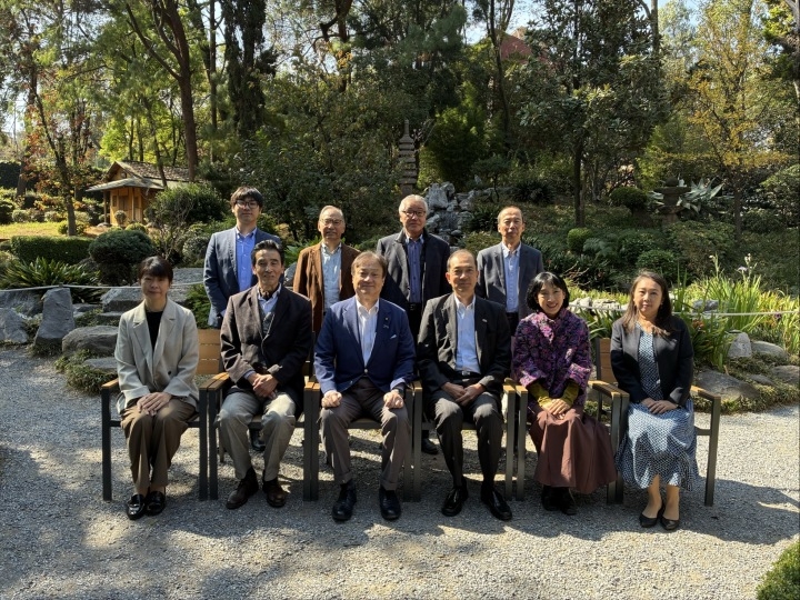 日墨協会関係者との集合写真