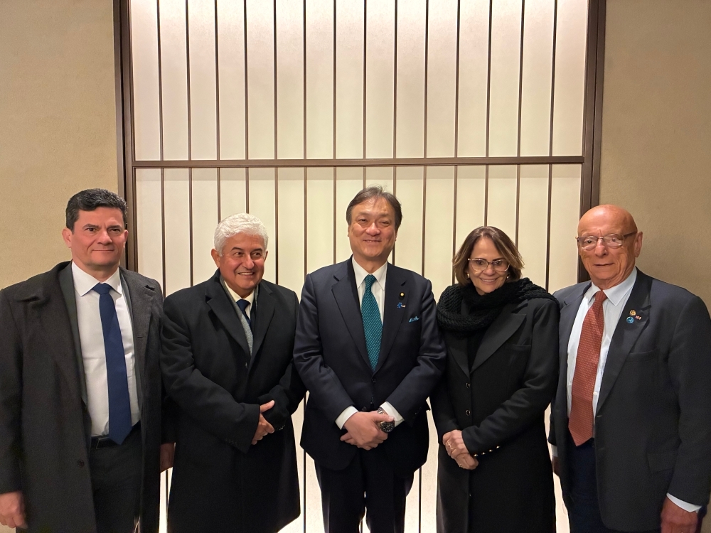 堀井副大臣と夕食会参加との記念撮影