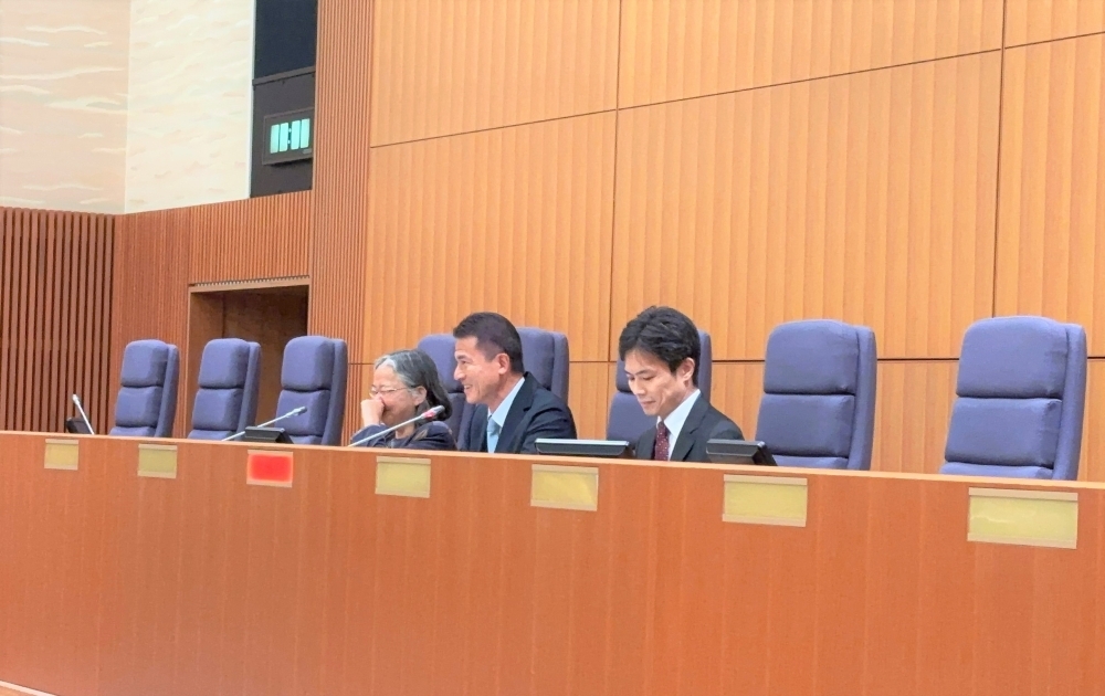 UNITAR研修プログラムの司会をする大場国際協力局審議官