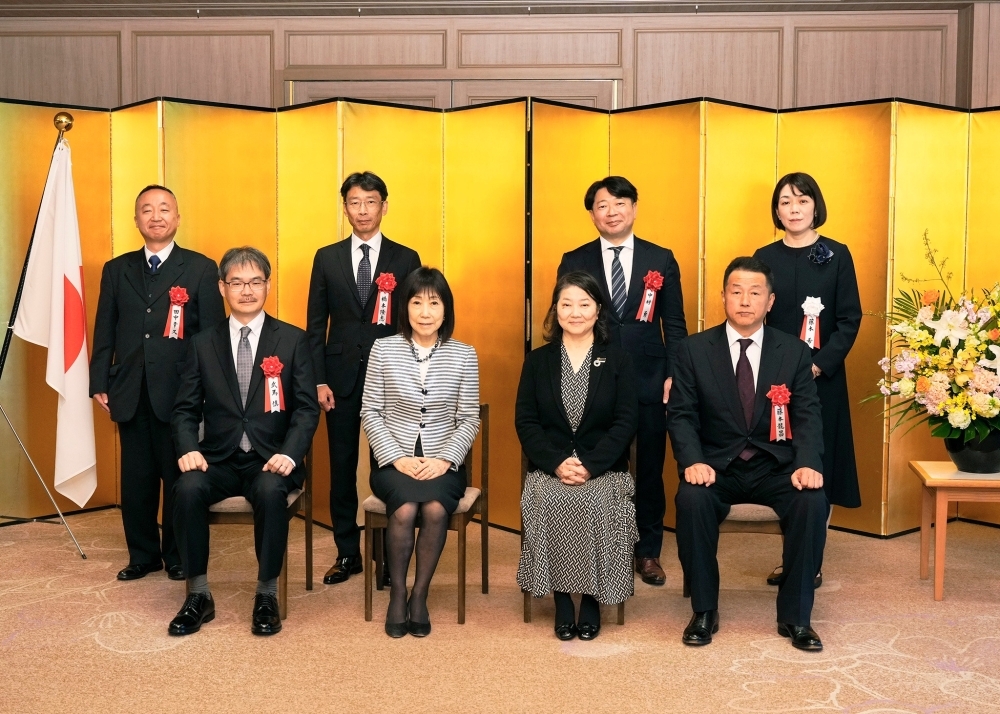 人事院総裁賞受賞者による集合写真