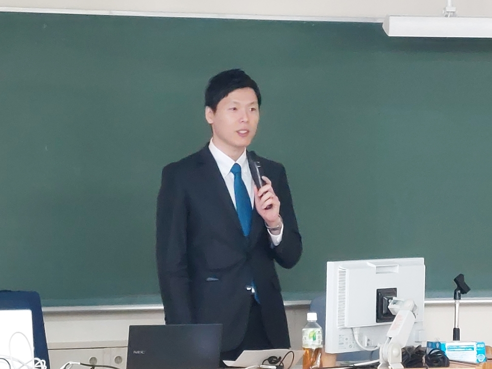 国際法局国際法課の仲谷主査の講演の様子