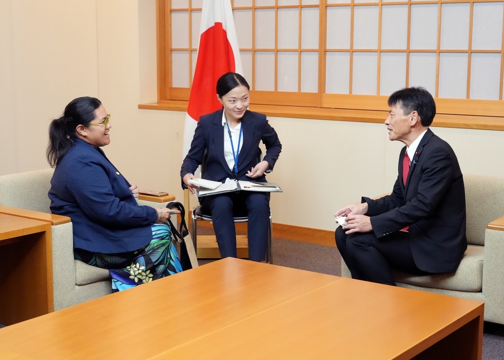 島田政務官とロンダ議員との懇談の様子