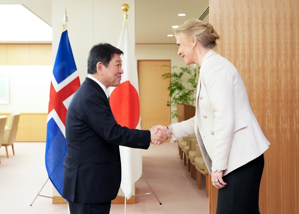 グンナルスドッティル外相を出迎える茂木大臣の様子