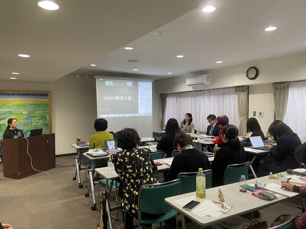 婦選会館において開催された、国際情勢講演会の様子