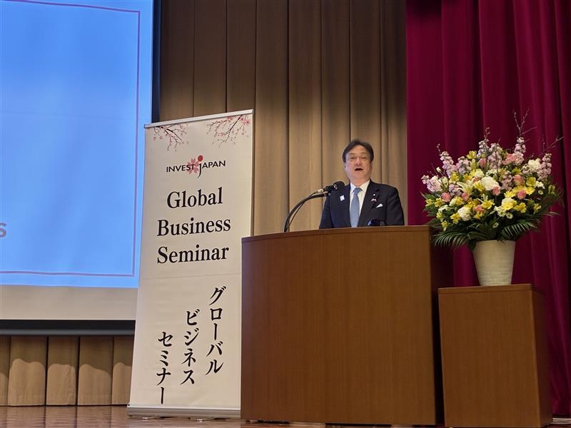 開会の辞を述べる堀井副大臣