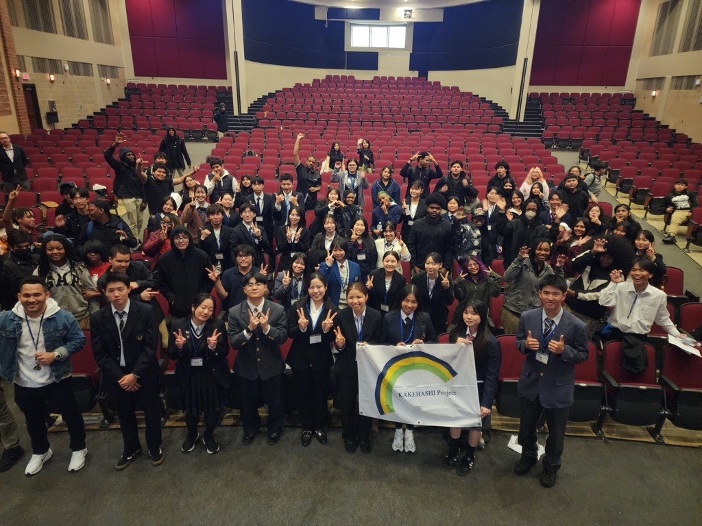 コロンビア・ハイツ高校での集合写真